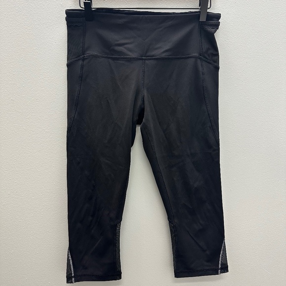 Lululemon women's cropped leggings with mesh detailing in black size 8 - Picture 1 of 10